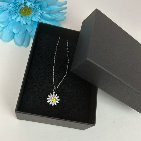 Sterling Silver crystal Flower pendant with adjustable chain Bleu Sage NWT - Picture 15 of 16